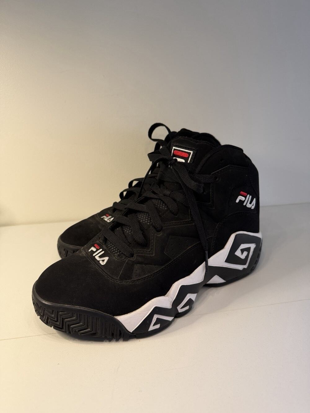 Fila MB 1VB90140-014 Mens 11 Black White Mid Top Basketball Shoes Sneakers EUC